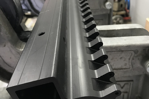Планка верхняя прижимная для станка Tapco MAX-20 2,6 м