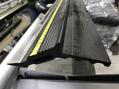 Планка прижимная упорная для станка Tapco MAX-20 3,2 м