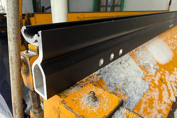 Планка верхняя прижимная для станка Tapco SuperMax 3,2 м