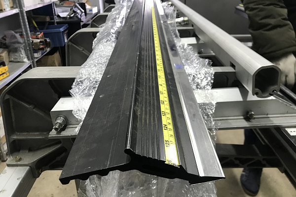 Планка прижимная упорная для станка Tapco MAX-20 3,2 м
